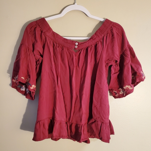Umgee USA Embroidered Burgundy Short Sleeve off the Shoulder Shirt Size Small - Picture 4 of 4